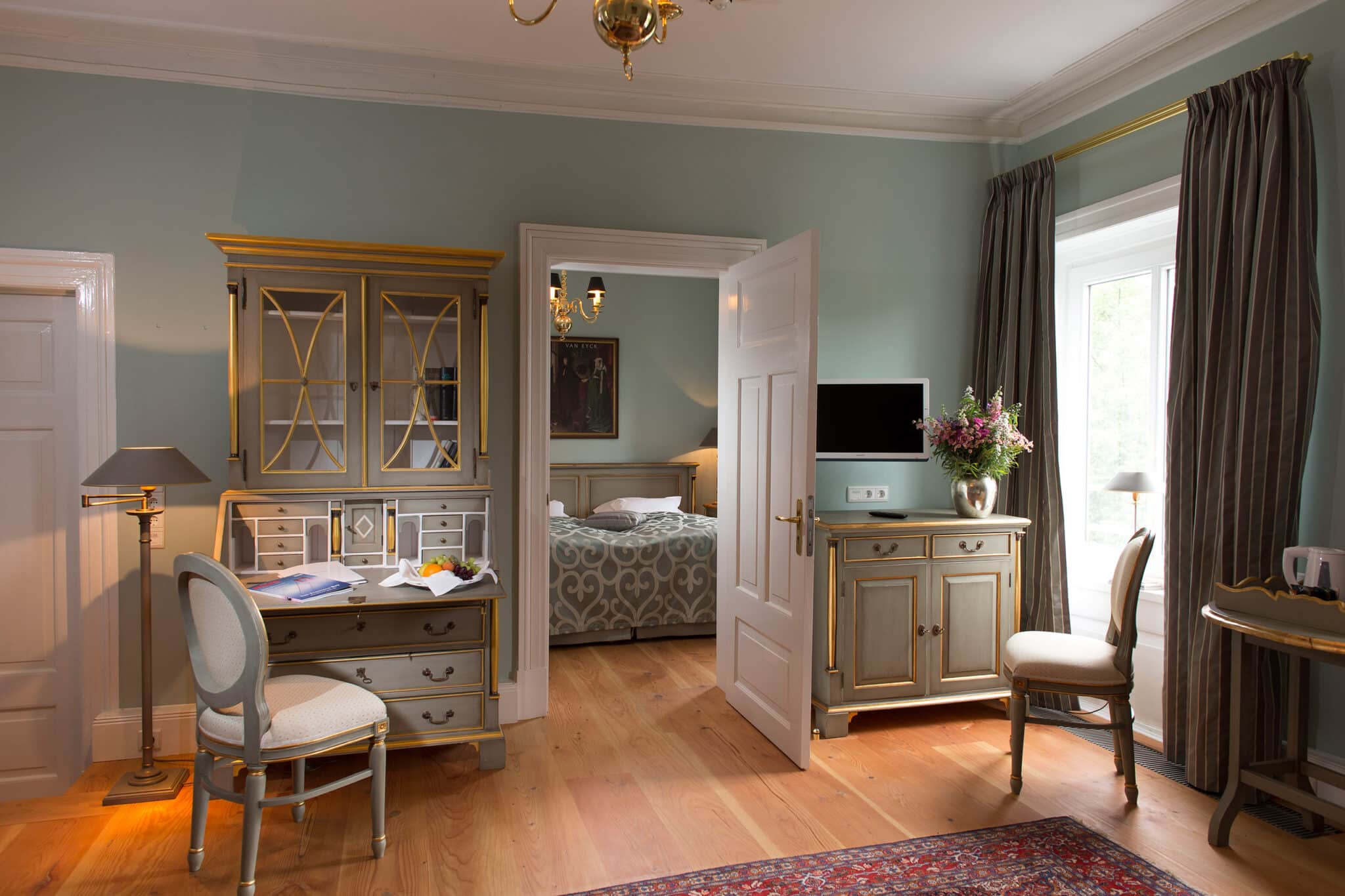 Wohnraum in einer Suite im Palais Esplanade